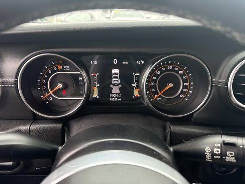 Used 2019 Jeep Wrangler Unlimited Sahara image 34