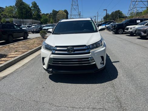Used 2018 Toyota Highlander Limited image 3