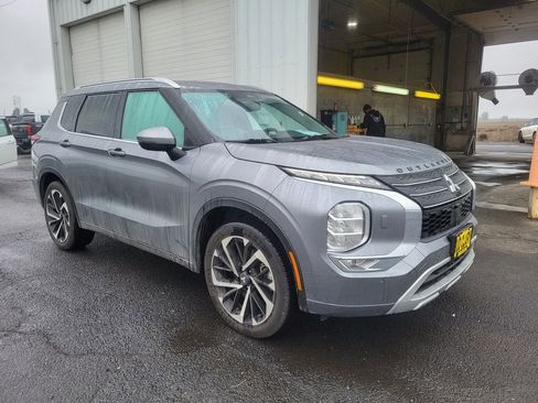 Used 2023 Mitsubishi Outlander SEL AWD/4WD image 8