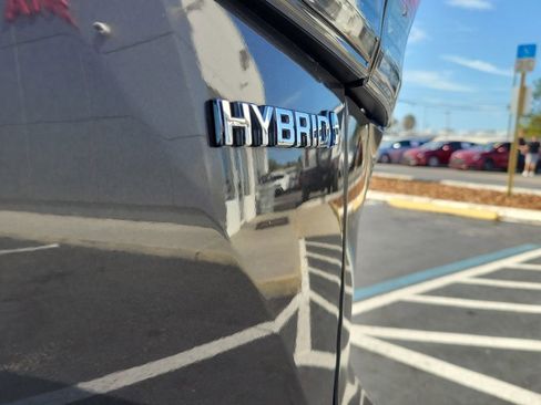 Used 2022 Toyota Highlander LE image 8