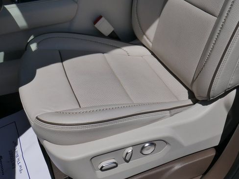 Used 2023 GMC Yukon XL Denali image 50