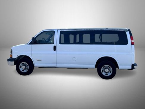 Used 2006 Chevrolet Express 3500 Passenger w/ LT Preferred Equipment Group RWD image 8