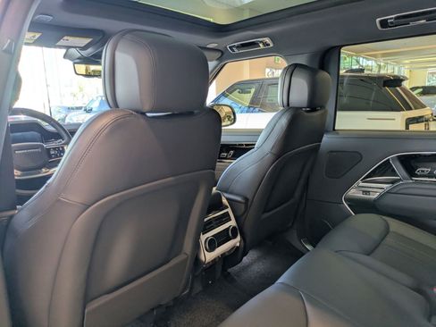 New 2026 Land Rover Range Rover Long Wheelbase SE AWD/4WD image 25