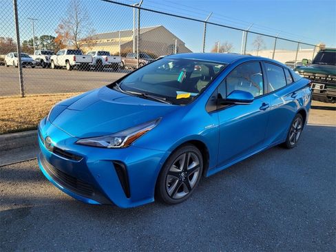 Used 2021 Toyota Prius XLE image 2