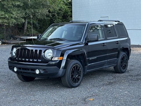 Used 2015 Jeep Patriot High Altitude image 3
