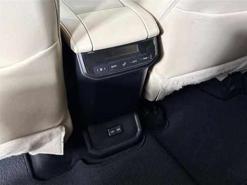 Certified 2023 Toyota Highlander XLE image 39