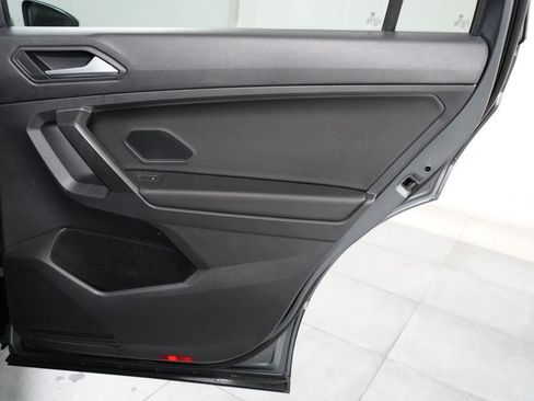 Used 2021 Volkswagen Tiguan SE w/ Panoramic Sunroof Package AWD/4WD image 26
