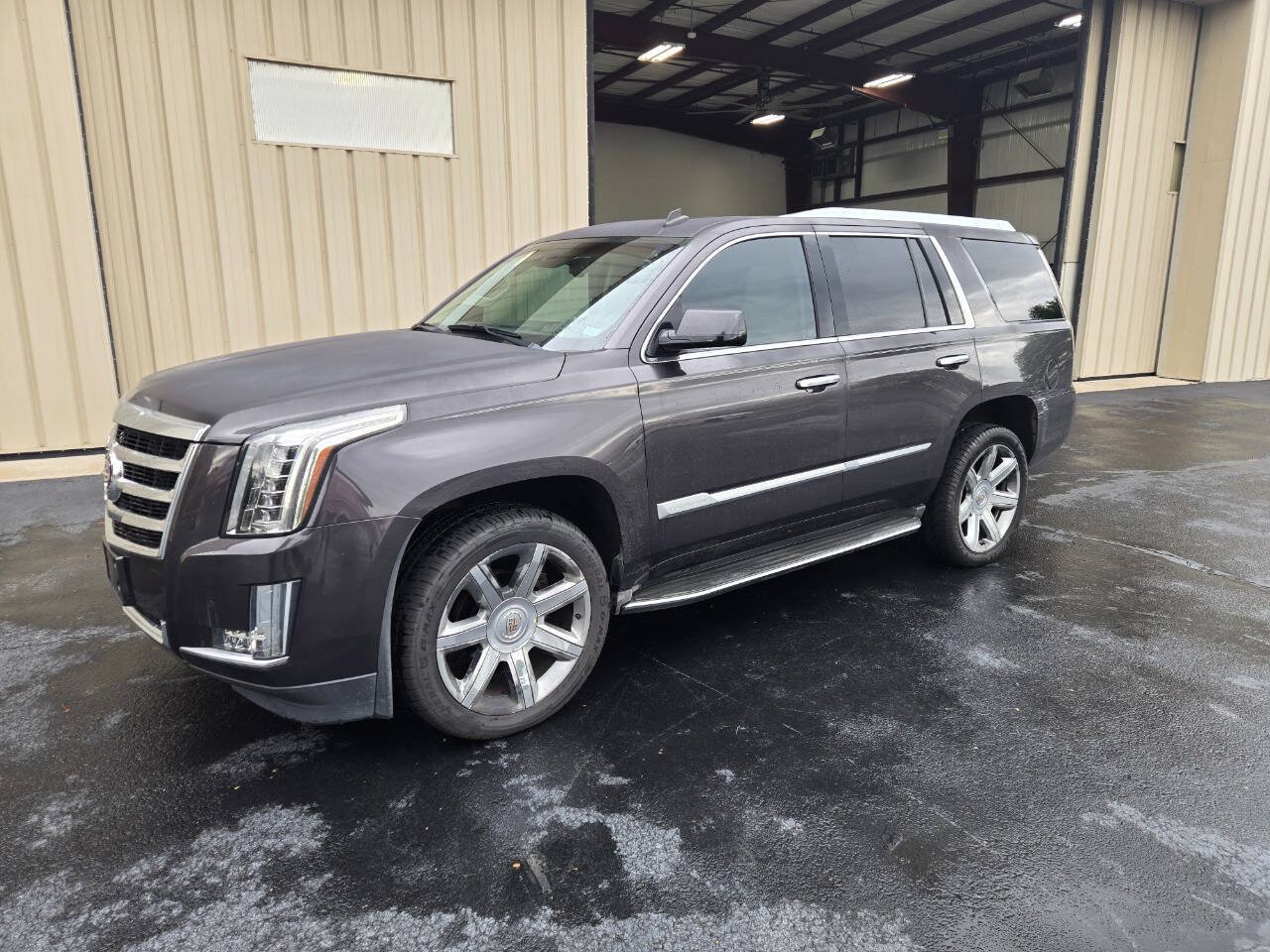 Used 2015 Cadillac Escalade Luxury AWD/4WD image 3