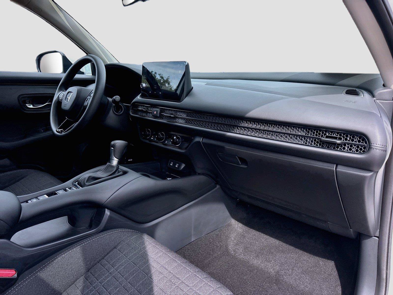 Certified 2027 Honda HR-V LX image 30