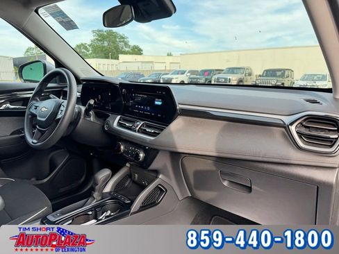 Used 2025 Chevrolet TrailBlazer LT AWD/4WD image 46