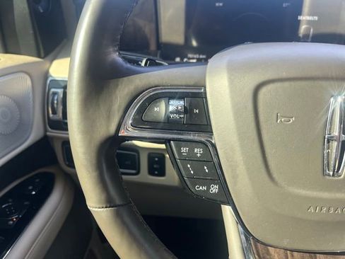 Used 2020 Lincoln Navigator Reserve w/ Luxury Package image 15