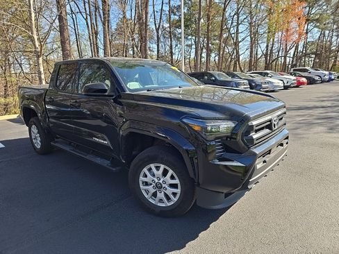 Used 2025 Toyota Tacoma SR5 image 11
