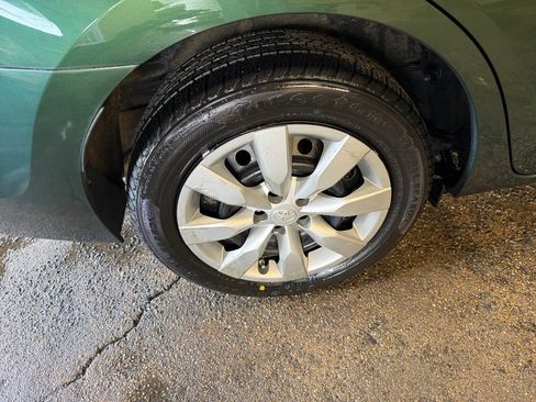 Used 2014 Toyota Corolla LE FWD image 27