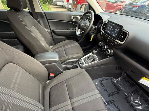 Used 2022 Hyundai Venue SEL FWD image 11