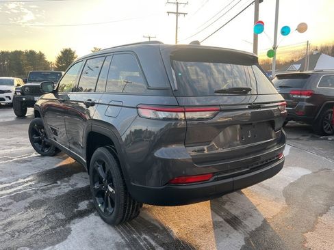New 2025 Jeep Grand Cherokee Altitude image 6