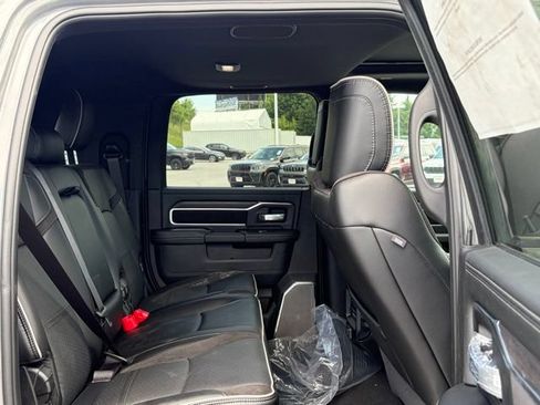 New 2026 RAM 2500 Laramie AWD/4WD image 31