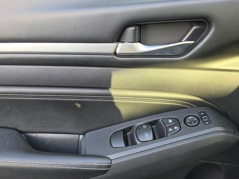 Used 2019 Nissan Altima 2.5 SL FWD image 11