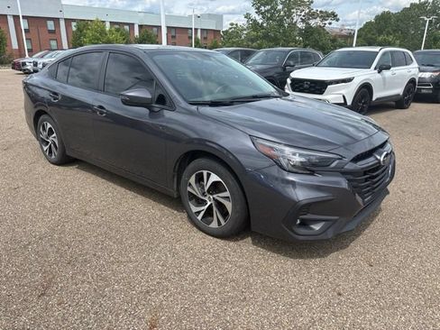 Used 2025 Subaru Legacy Premium AWD/4WD image 2