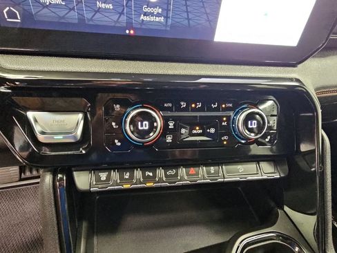 Used 2025 GMC Sierra 2500 AT4 AWD/4WD image 20