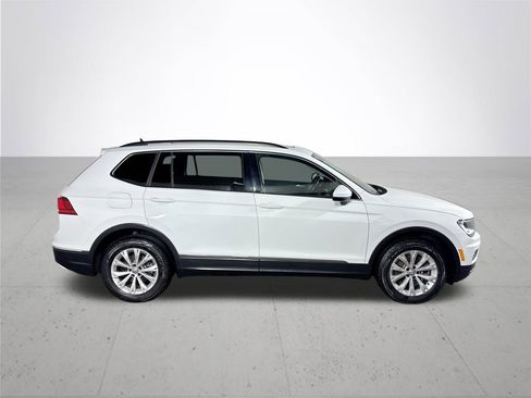 Used 2018 Volkswagen Tiguan SE w/ Panoramic Sunroof Package image 5