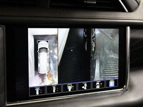 Used 2022 GMC Yukon XL Denali w/ Denali Premium Package image 20