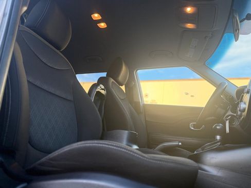 Used 2016 Kia Soul FWD image 16