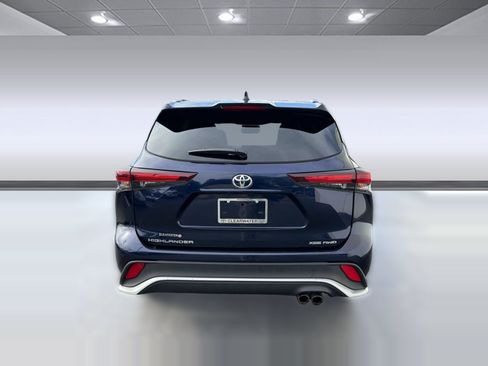 Used 2025 Toyota Highlander XSE AWD/4WD image 10