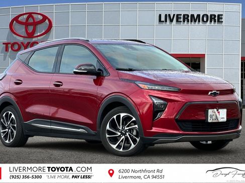 Used 2022 Chevrolet Bolt EUV Premier w/ Sun & Sound Package image 1