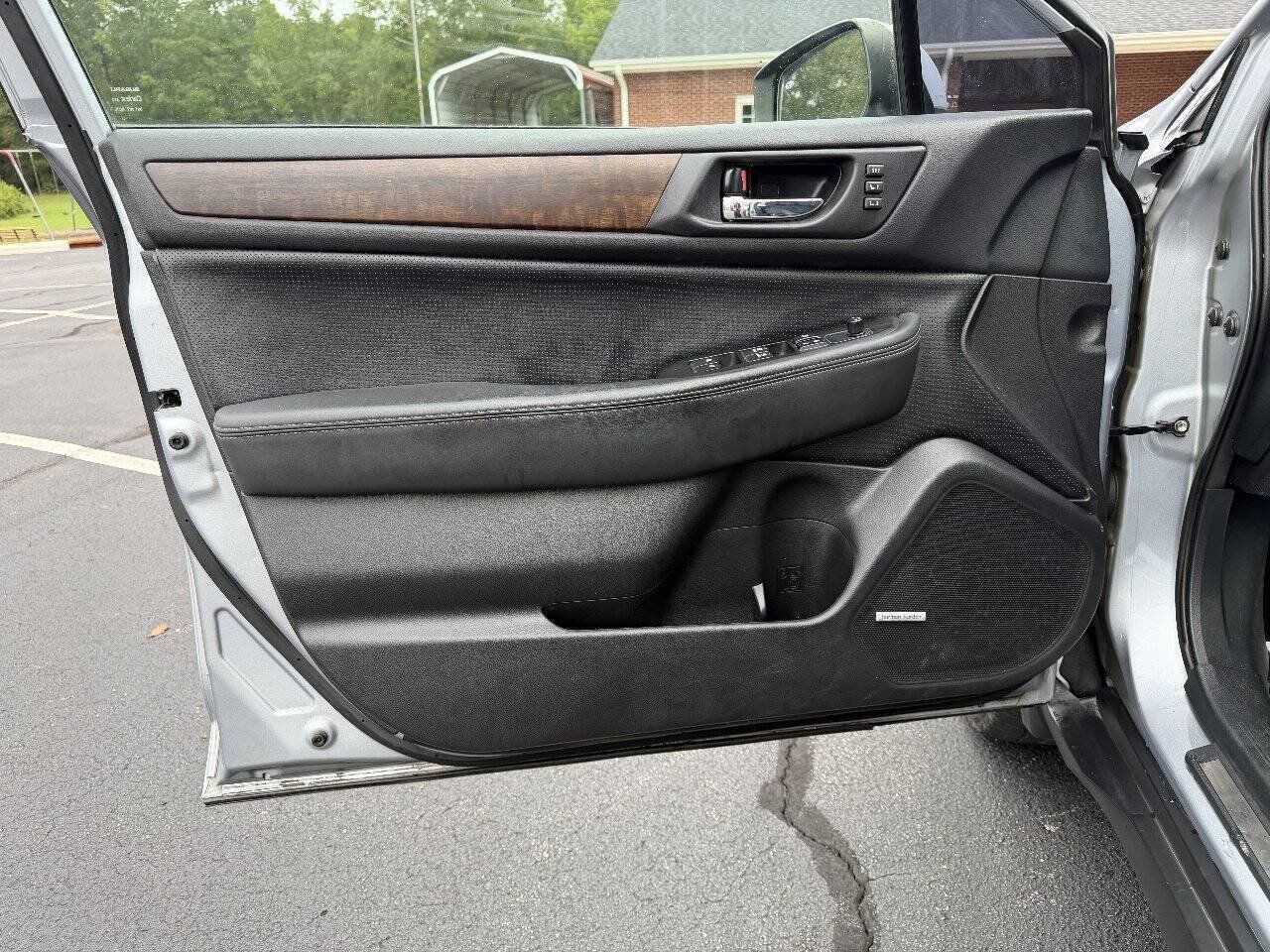 Used 2015 Subaru Outback 2.5i Limited AWD/4WD image 9