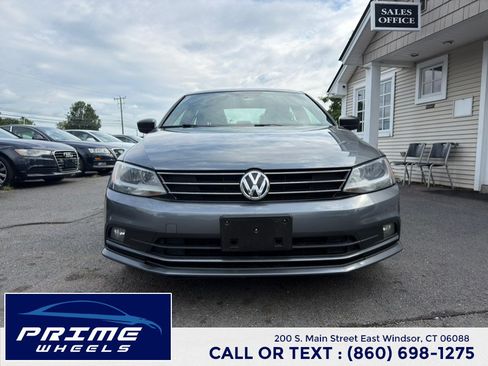 Used 2015 Volkswagen Jetta Sport FWD image 2