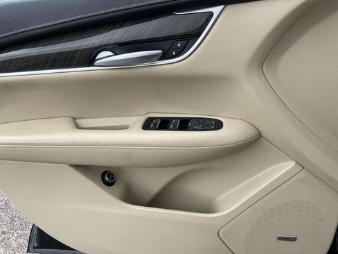 Used 2018 Cadillac XT5 FWD w/ LPO, Wheel Lock Package image 29