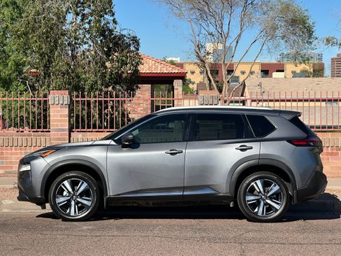 Used 2022 Nissan Rogue SL image 3