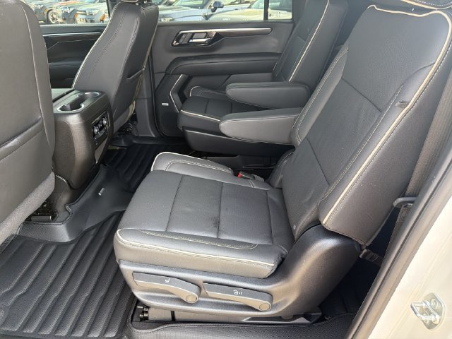 Used 2025 Chevrolet Suburban Premier AWD/4WD image 23
