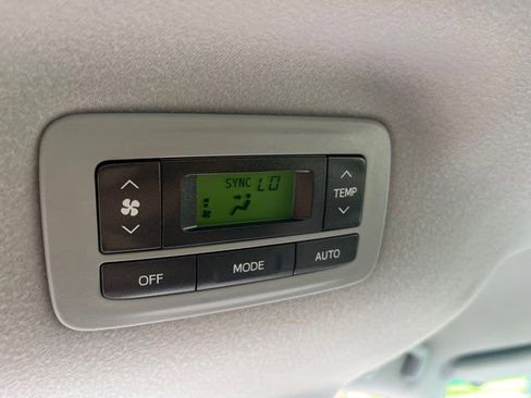 Used 2014 Toyota Sienna LE AWD/4WD image 12