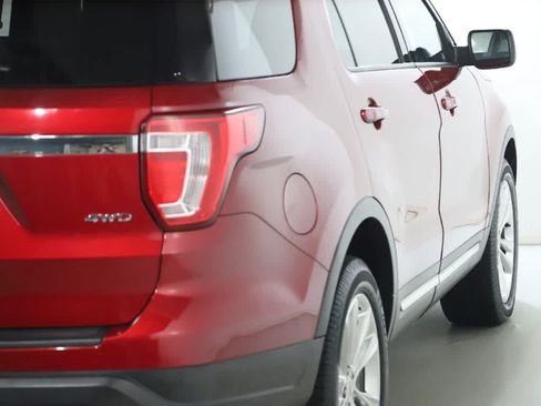Used 2019 Ford Explorer XLT w/ Equipment Group 202A AWD/4WD image 49