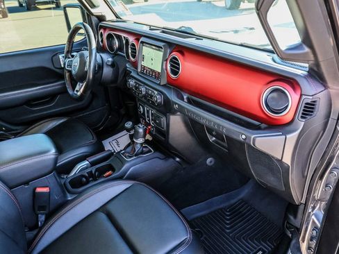 Used 2019 Jeep Wrangler Rubicon AWD/4WD image 16