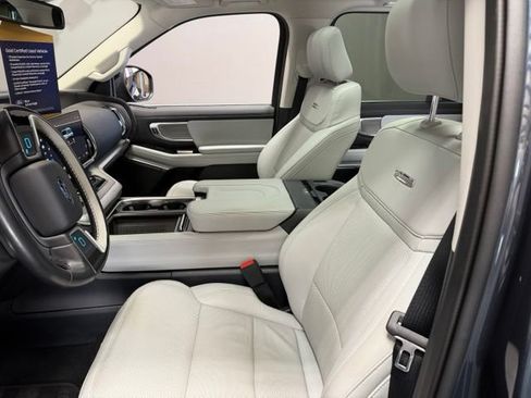Used 2025 Ford Expedition Max Platinum w/ Driver's Package AWD/4WD image 16