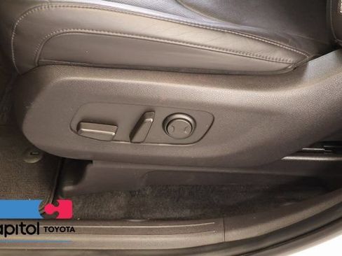 Used 2024 Kia Carnival EX FWD image 12