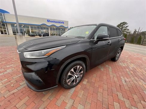 Used 2021 Toyota Highlander XLE image 9