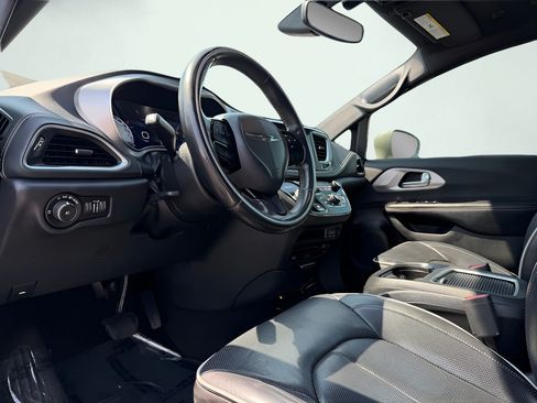 Used 2019 Chrysler Pacifica Limited w/ S Appearance Package FWD image 40