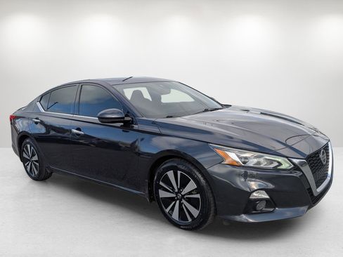 Used 2019 Nissan Altima 2.5 SV image 3
