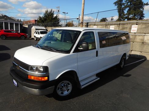 Used 2016 Chevrolet Express 3500 LT w/ LT Preferred Equipment Group image 4