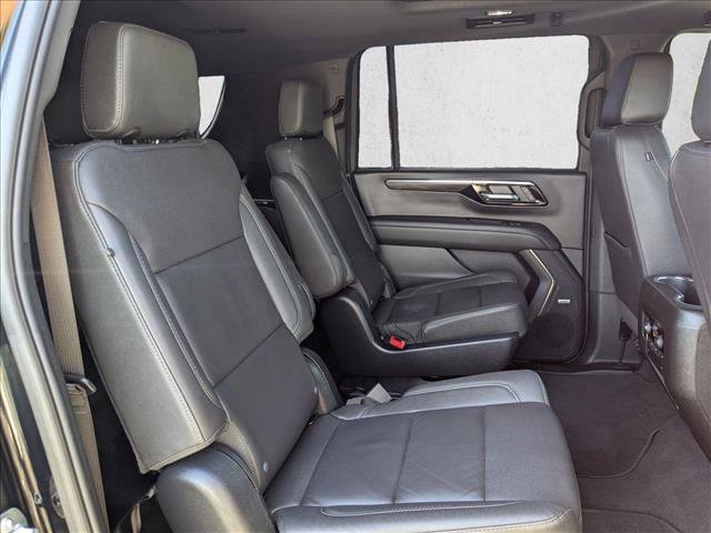 Used 2025 Chevrolet Suburban LT w/ Comfort Package RWD image 16