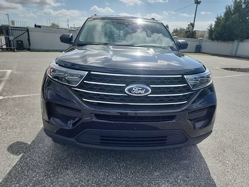 Used 2024 Ford Explorer XLT image 2