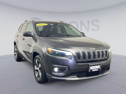 Used 2019 Jeep Cherokee Limited image 10