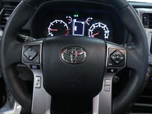 Used 2022 Toyota 4Runner SR5 Premium w/ Moonroof Package RWD image 17