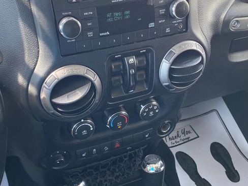 Used 2017 Jeep Wrangler Unlimited Sport w/ Quick Order Package 24S AWD/4WD image 14