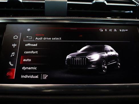 New 2025 Audi Q3 2.0T Premium image 26