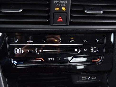 Certified 2025 Volkswagen Jetta SE w/ Sunroof Package image 15