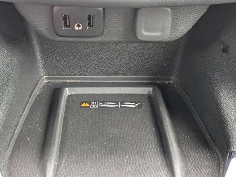 Used 2023 Chevrolet Traverse LT FWD image 19